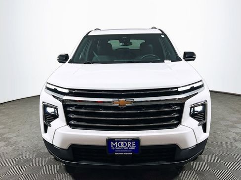 Used 2025 Chevrolet Traverse LT w/ Enhanced Driving Package AWD/4WD image 3