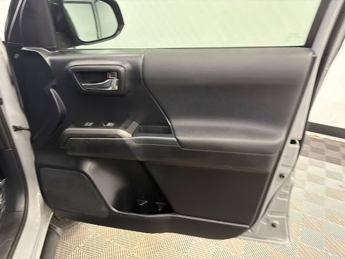 Used 2021 Toyota Tacoma TRD Off-Road AWD/4WD image 15