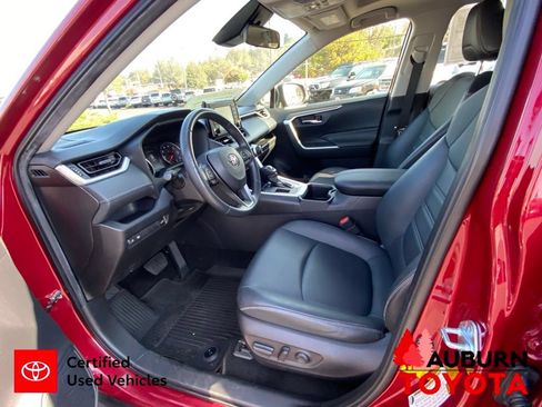 Certified 2022 Toyota RAV4 XLE Premium FWD image 33