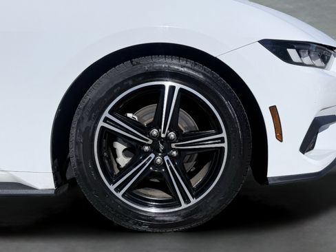 Used 2024 Ford Mustang Convertible image 9