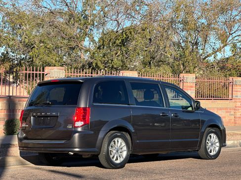Used 2019 Dodge Grand Caravan SXT image 10