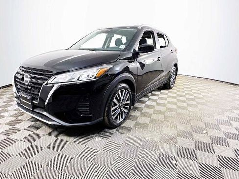 Certified 2024 Nissan Kicks SV image 1