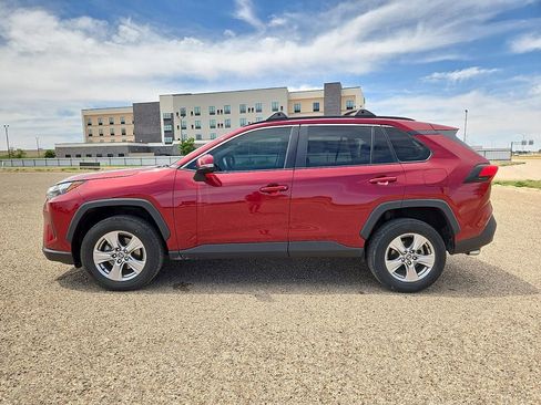 Used 2022 Toyota RAV4 XLE image 2