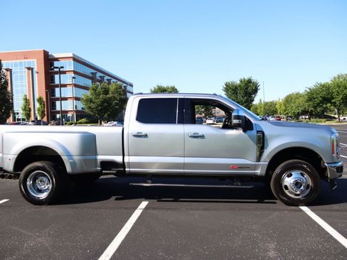 Used 2023 Ford F350 Lariat w/ Lariat Ultimate Package AWD/4WD image 3