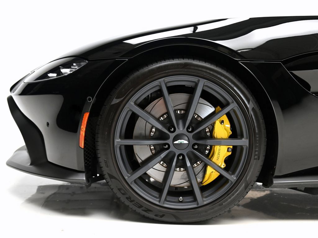 Used 2022 Aston Martin V8 Vantage Coupe RWD image 31