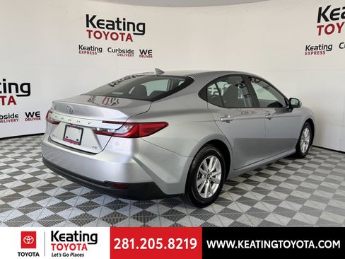 Used 2025 Toyota Camry LE FWD image 5