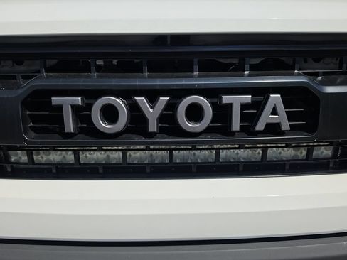 Used 2017 Toyota Tundra Platinum AWD/4WD image 36