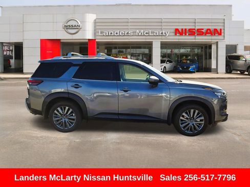 Used 2025 Nissan Pathfinder SL w/ SL Premium Package image 2