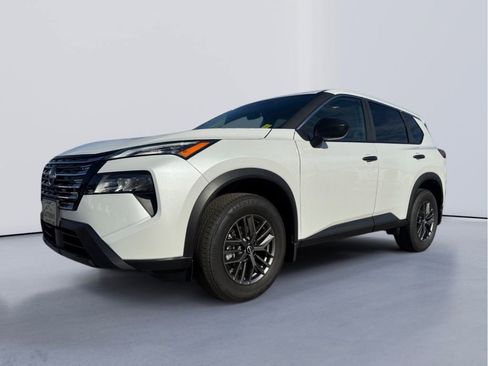 Used 2025 Nissan Rogue S image 2