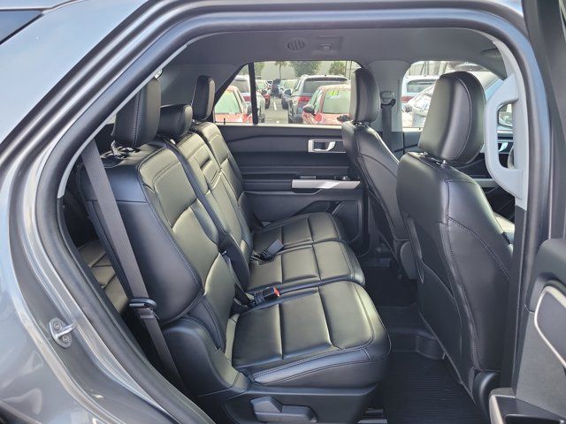 Used 2024 Ford Explorer XLT w/ Equipment Group 202A RWD image 9