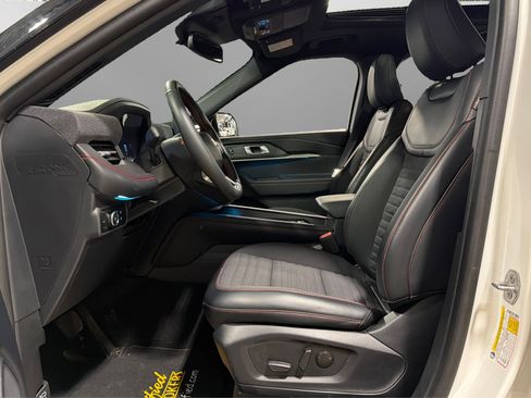 Used 2025 Ford Explorer ST-Line w/ ST-Line Street Pack AWD/4WD image 19