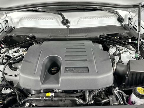 Certified 2026 Land Rover Defender 110 X-Dynamic SE AWD/4WD image 32