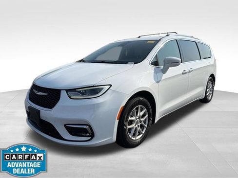Used 2021 Chrysler Pacifica Touring-L FWD image 8