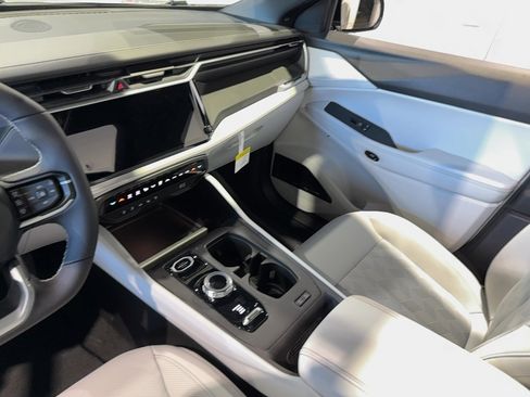 New 2026 Jeep Cherokee Overland image 11