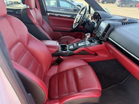 Used 2018 Porsche Cayenne Turbo AWD/4WD image 13