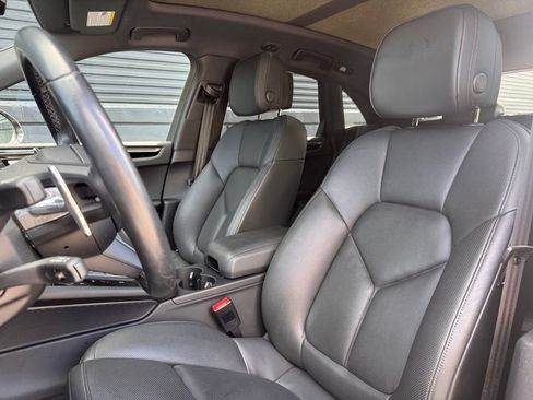 Certified 2023 Porsche Macan S AWD/4WD image 10