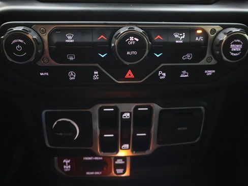 Used 2020 Jeep Gladiator Rubicon AWD/4WD image 27