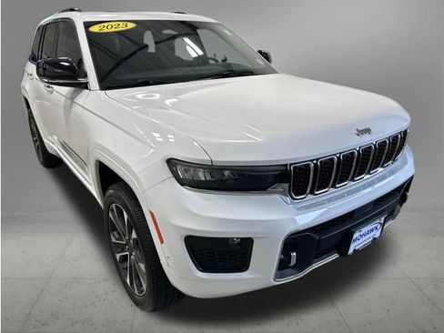Used 2023 Jeep Grand Cherokee Overland AWD/4WD image 8