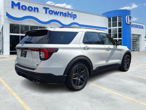 Used 2025 Ford Explorer ST AWD/4WD image 6