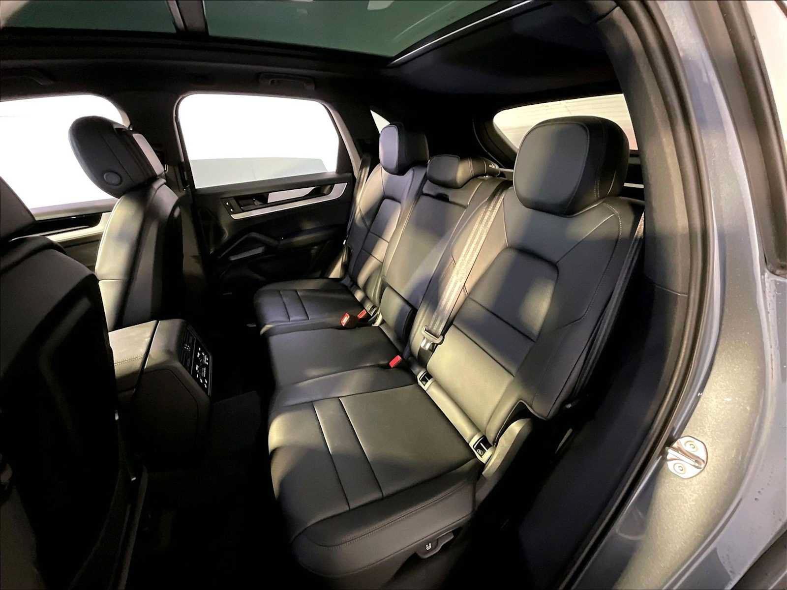 Certified 2026 Porsche Cayenne AWD/4WD image 24