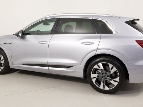 Used 2022 Audi e-tron Premium Plus w/ Premium Plus Package image 37