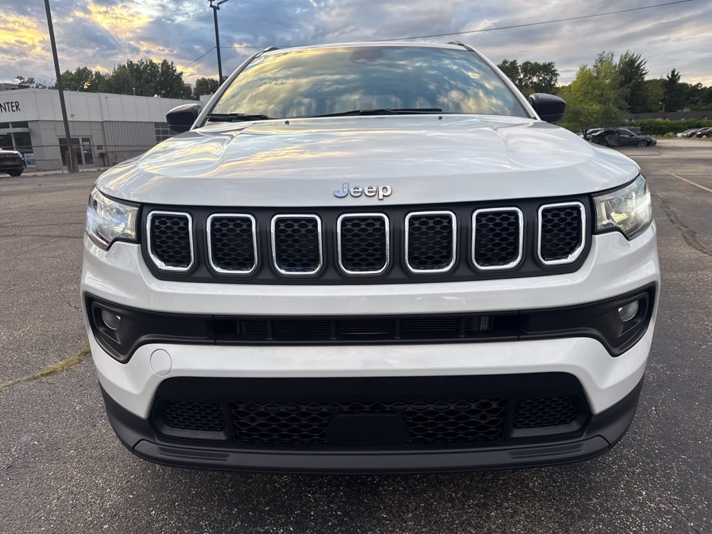 Used 2023 Jeep Compass Latitude AWD/4WD image 9