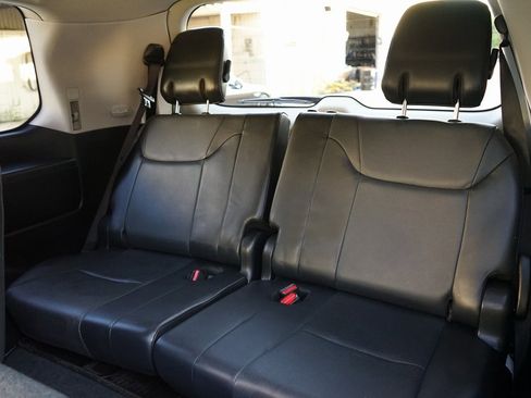 Used 2017 Lexus LX 570 4WD image 32