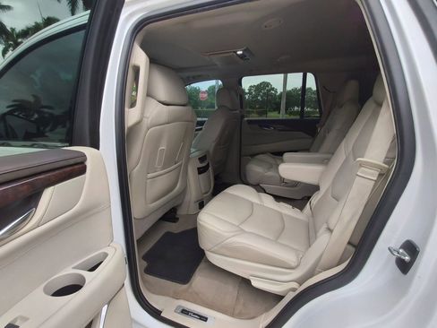 Used 2016 Cadillac Escalade Luxury RWD image 24