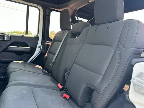 Used 2019 Jeep Wrangler Unlimited Sahara AWD/4WD image 26