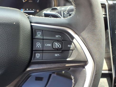 Used 2023 Jeep Grand Cherokee L Limited AWD/4WD image 12