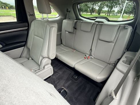 Used 2016 Toyota Highlander Limited FWD image 30