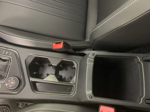 Used 2024 Volkswagen Tiguan SE R-Line image 30