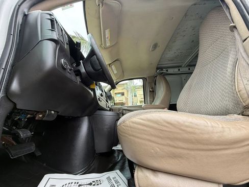 Used 2015 Chevrolet Express 2500 RWD image 27