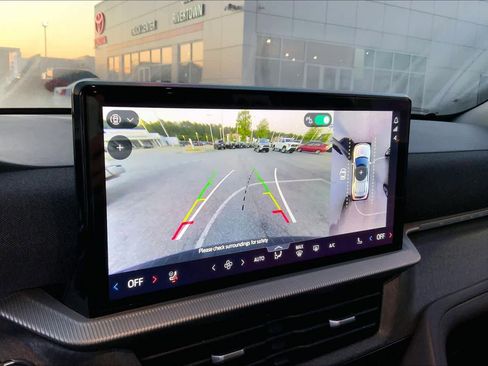 Used 2025 Ford Explorer Platinum image 28