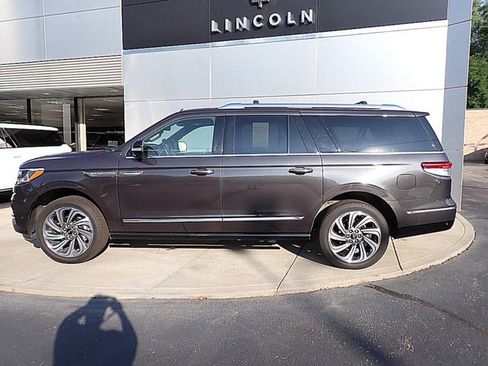 Certified 2024 Lincoln Navigator L Reserve image 2