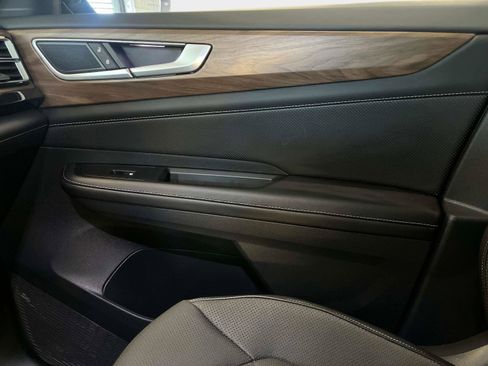 Certified 2025 Volkswagen Atlas SE image 23