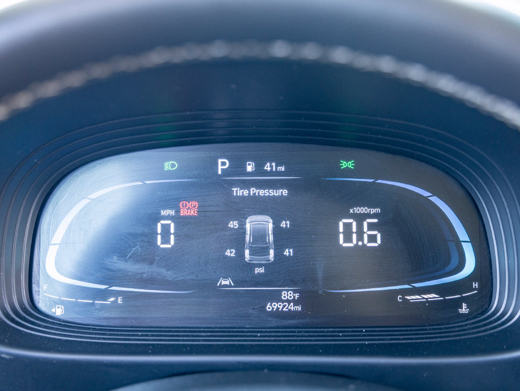 Used 2024 Hyundai Venue Limited FWD image 17