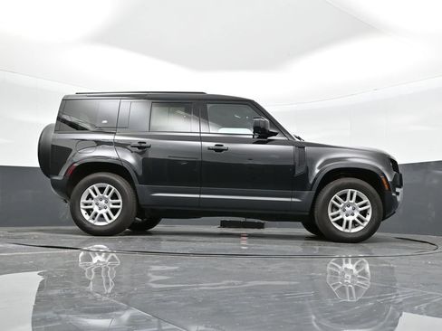 Used 2024 Land Rover Defender 110 S image 39