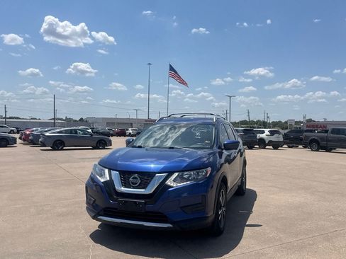Used 2019 Nissan Rogue SV w/ Sun & Sound Touring Package FWD image 6