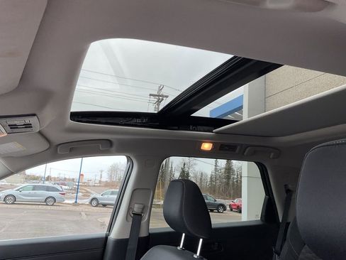 Used 2024 Nissan Pathfinder SV w/ SV Premium Package image 12