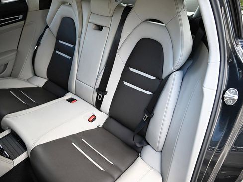 Used 2023 Porsche Panamera GTS image 33