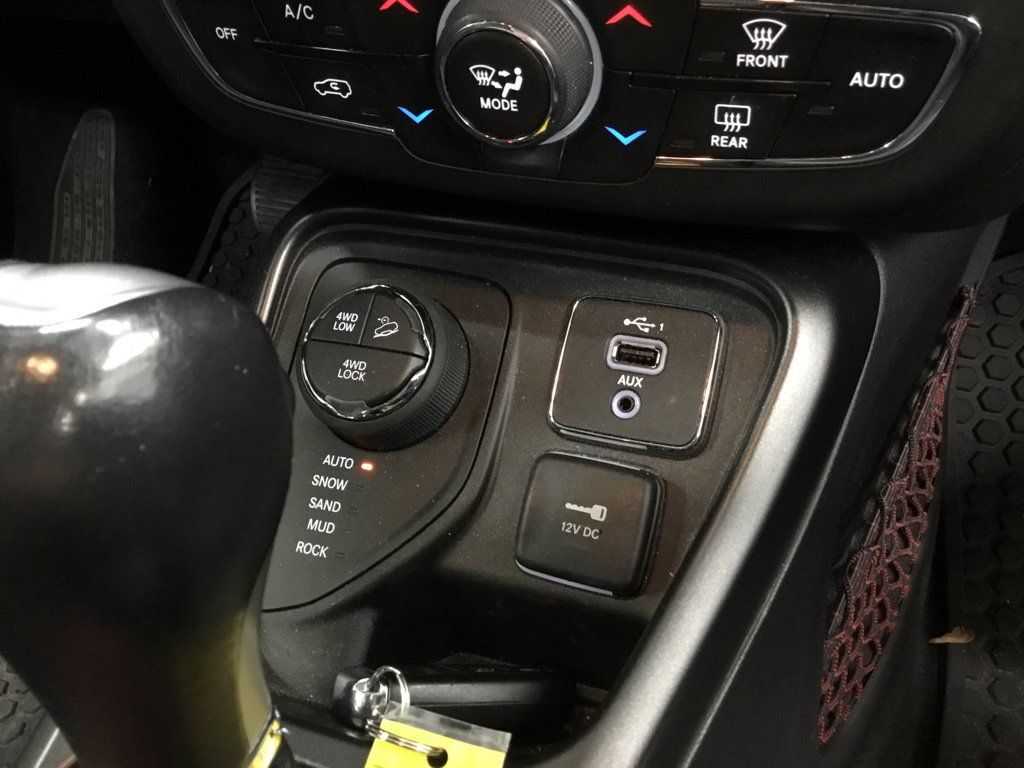 Used 2020 Jeep Compass Trailhawk w/ Leather Interior Group AWD/4WD image 27