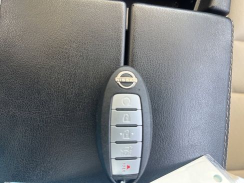 Used 2022 Nissan Rogue SV w/ SV Premium Package image 20