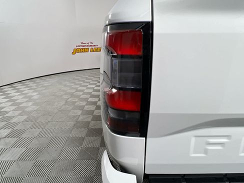 Used 2024 Nissan Frontier SL w/ Technology Package RWD image 9