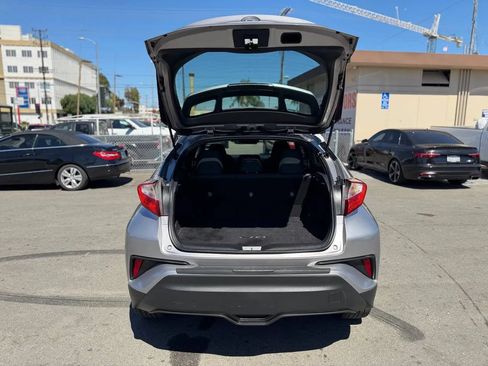 Used 2018 Toyota C-HR XLE FWD image 28