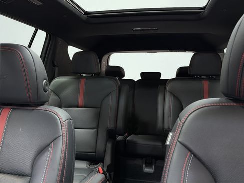 Used 2025 Chevrolet Traverse RS w/ LPO, Floor Liner Package AWD/4WD image 33