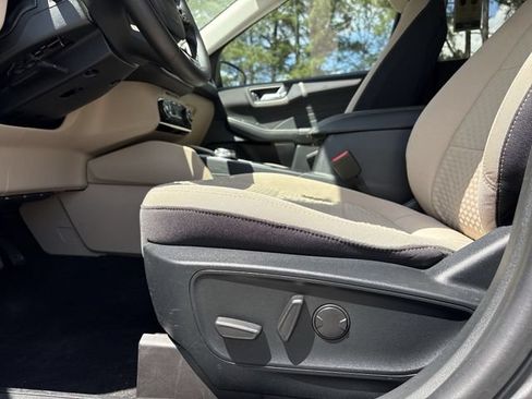 Used 2021 Ford Escape SE w/ Convenience Package FWD image 12