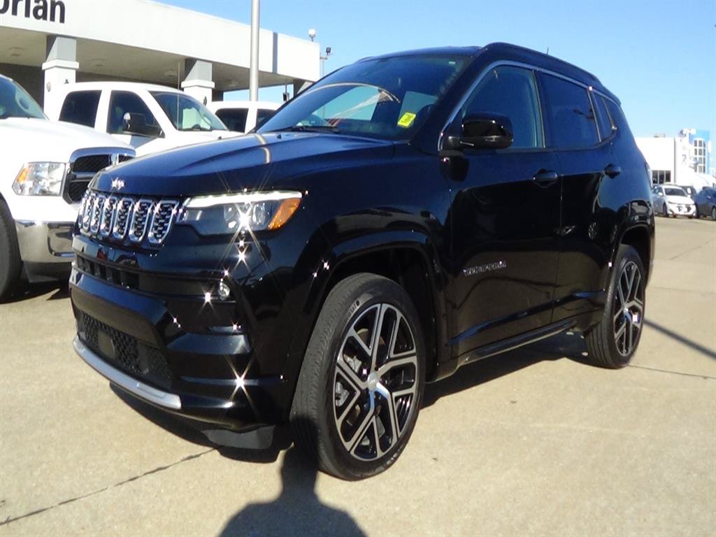 Certified 2024 Jeep Compass Limited w/ Elite Group AWD/4WD image 2