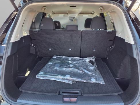 Certified 2025 Nissan Rogue SV image 26
