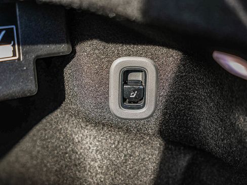 Used 2025 Mercedes-Benz CLE 53 AMG 4MATIC Cabriolet image 39